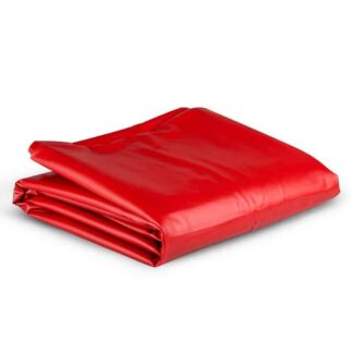 Drap de protection en vinyle rouge L'Écrin de Rubis, soigneusement plié sur un fond blanc épuré.