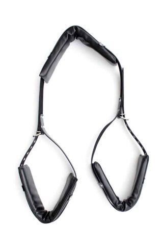 Harnais de maintien noir Étreinte du Sphinx avec larges protections molletonnées pour le cou et les cuisses.