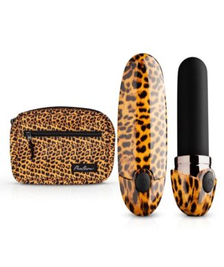 Mini vibromasseur discret La Perle Rare avec motif léopard panthère, incluant son capuchon et sa pochette de transport assortie.