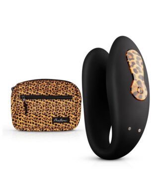 Vibromasseur pour couples en silicone Duo du Désert noir avec motif panthère et sa pochette assortie.