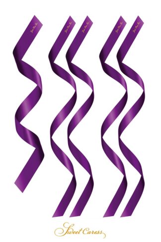 Set de 5 rubans BDSM en satin pourpre Sweet Caress avec inscriptions dorées "Juste Pour Toi".
